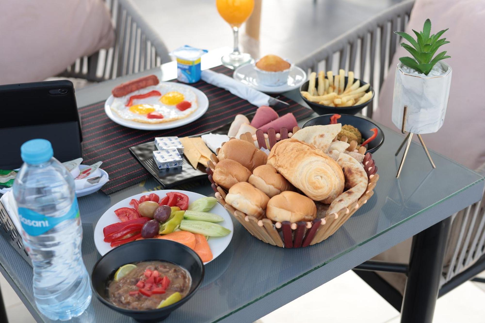 Golden Palm Sunrise Inn Kafrat al Jabal Bagian luar foto