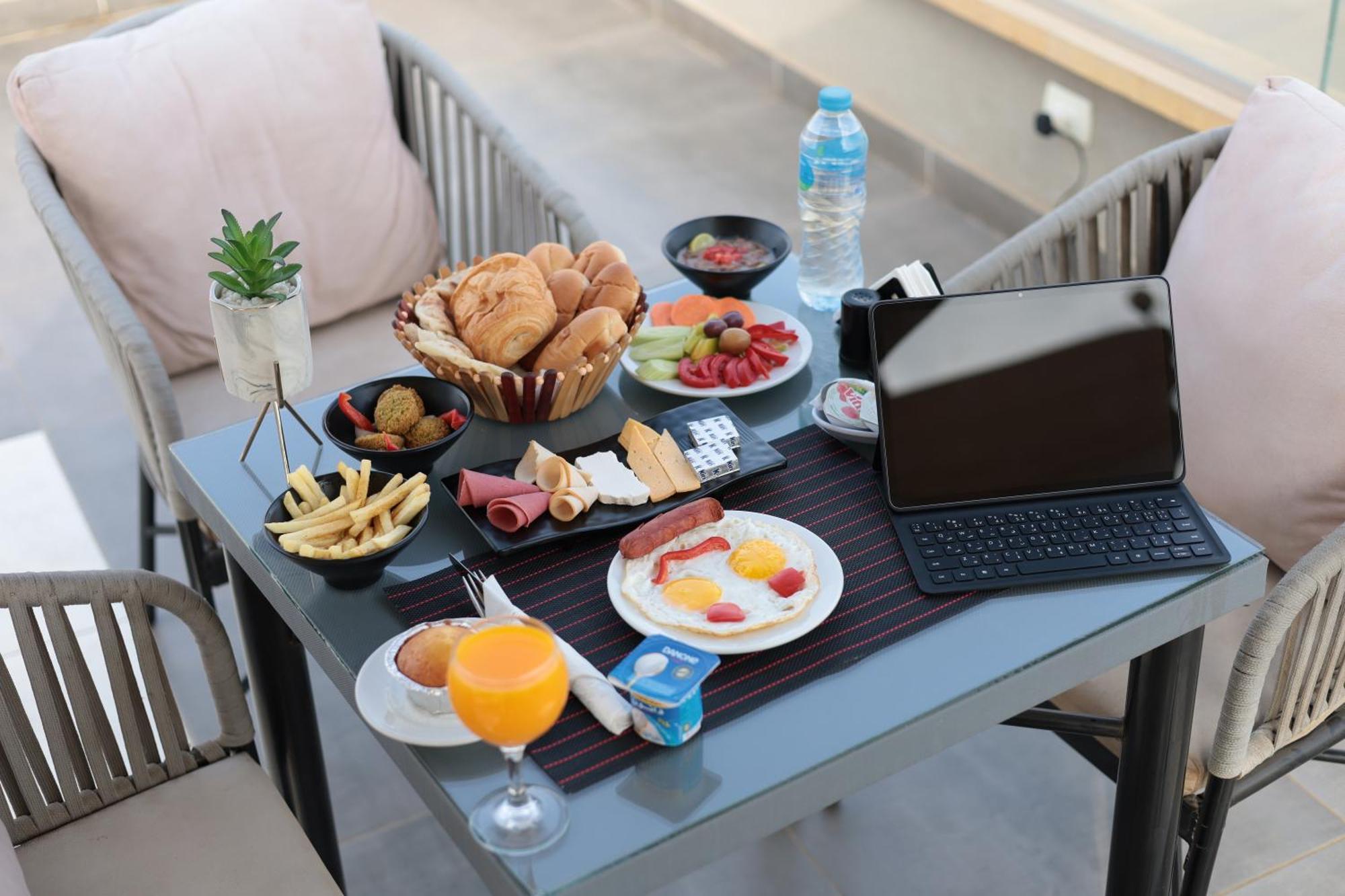 Golden Palm Sunrise Inn Kafrat al Jabal Bagian luar foto